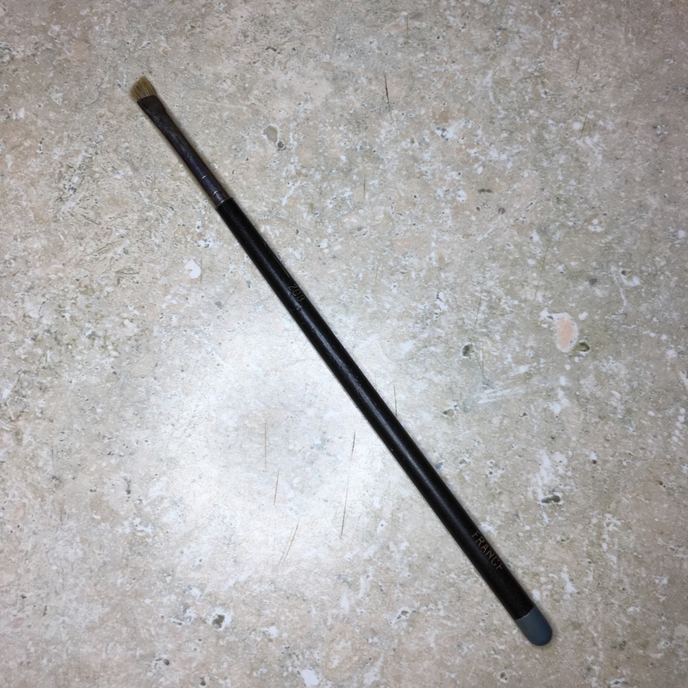 MAC Cosmetics 208 Angled Eyebrow Brush